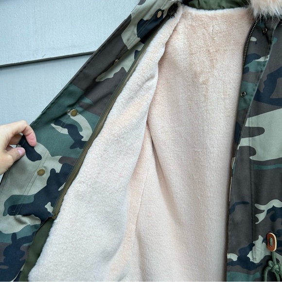 NWT Anthropologie Ava & Kris Amanda Camo Parka Jacket Faux Fur Size Medium - Picture 6 of 14